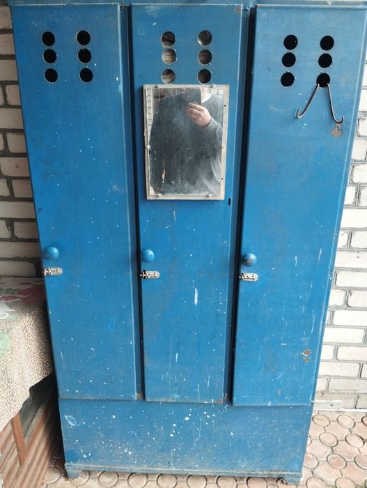 Продам металлический шкаф