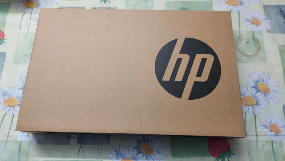 Nowy Laptop HP 250 G10 na prezent 15,6" Intel Core i3 8 GB /512 GB SSD