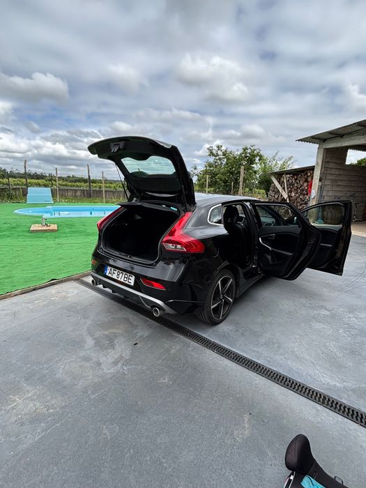 VOLVO V40 R Design