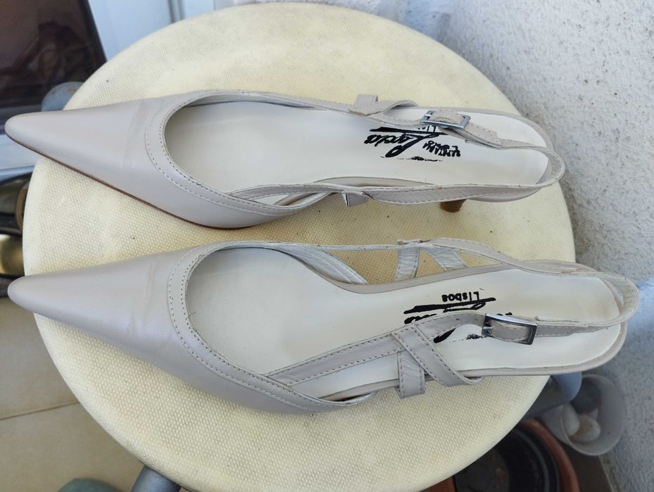 Vendo sapatos cerimónia bege