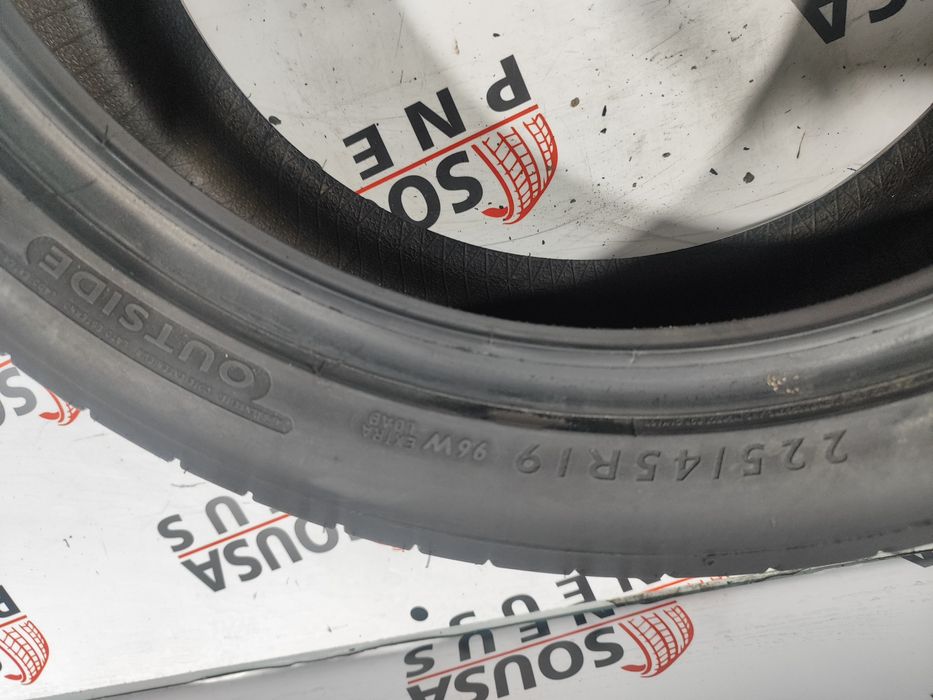 2 pneus semi novos 225-45R19 Dunlop - Oferta da entrega na sua casa