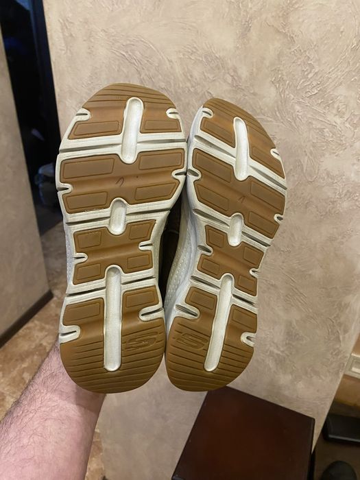 Продам кроссовки Skechers  Размер 39.5