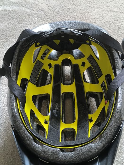 Capacete MET com MIPS