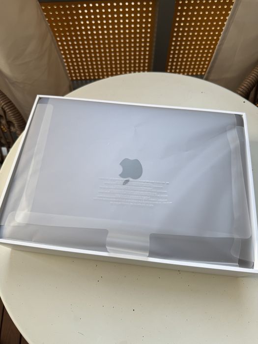 Laptop Macbook Air M1 8/256 - space gray - świetny stan!
