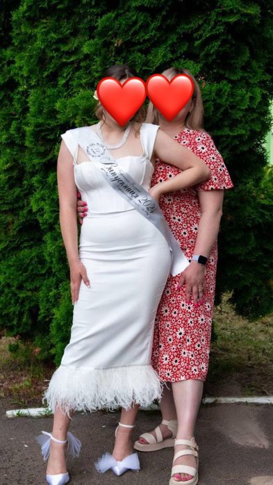 Продам сукню білу святковуй