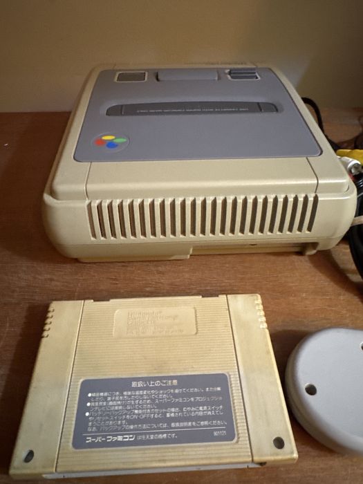 Konsola Nintendo Super Famicom / Super Nintendo SNES z okablowaniem
