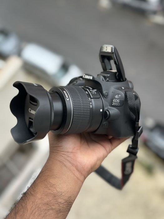 Canon Eos 200D WiFi/touch screen com lente 18-55mm e bolsa