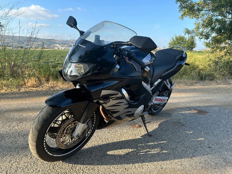 Honda cbr  600 f4