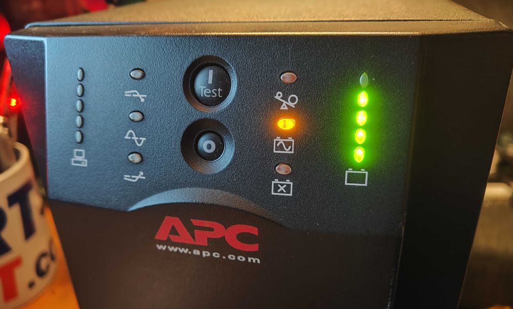 APC Smart-UPS 1500503587150895534084