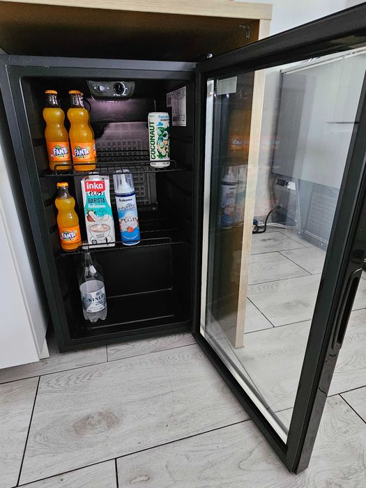 Lodówka przeszklona 110l