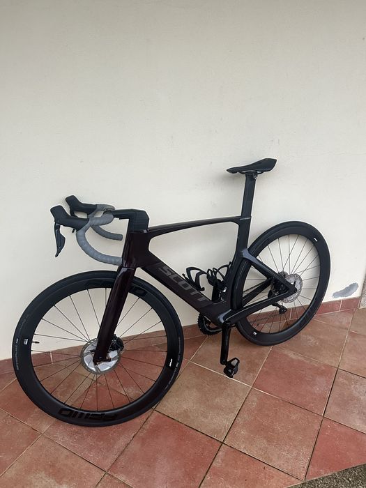 Bicicelta de estrada de carbono scott