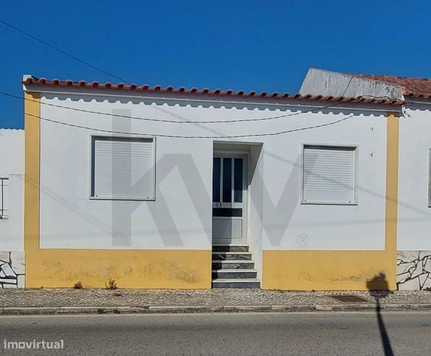 Dois Imóveis Urbanos em Vila Nova de São Pedro