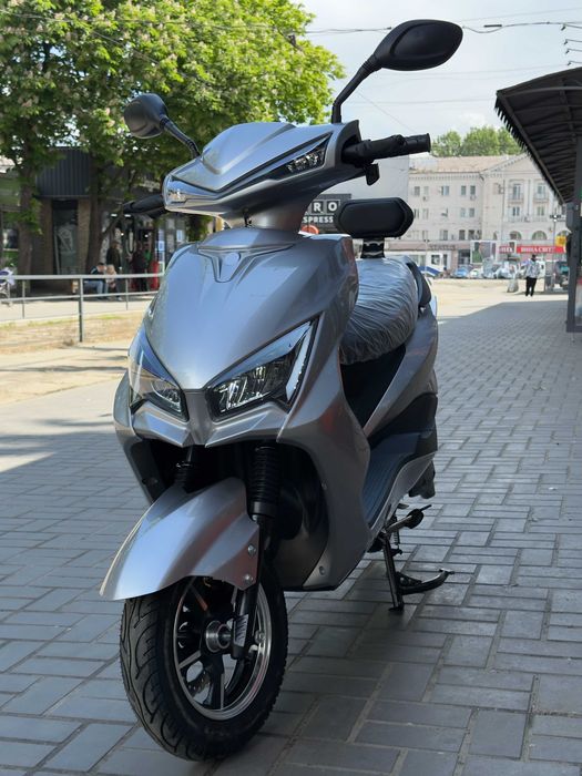 Електроскутер Sinski XSJ2000DQT-18A