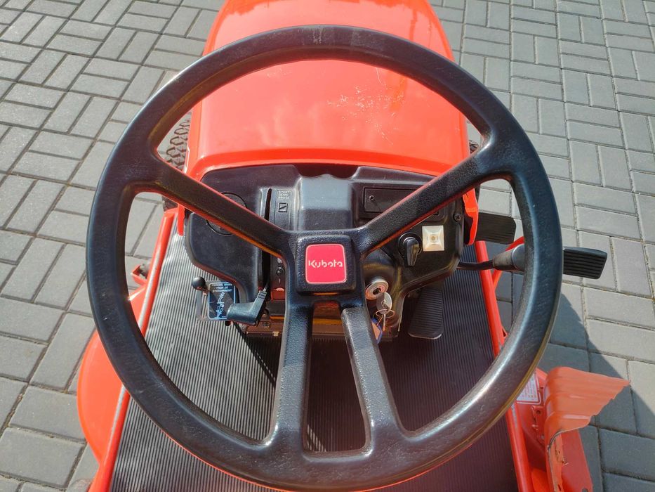Traktor ogrodowy Kubota T1400HST wyrzut boczny, hydrostat