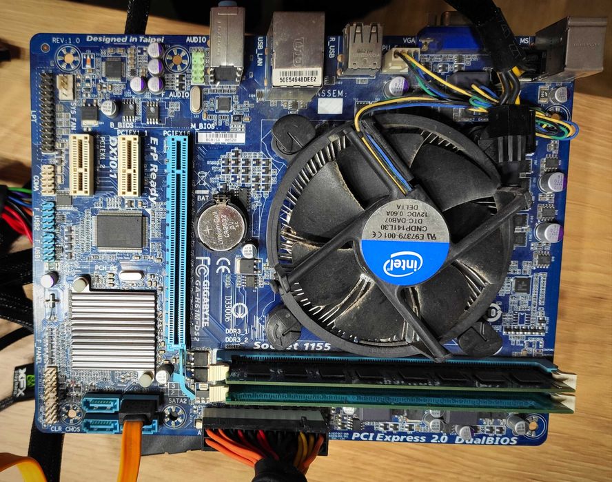 GA-H61M-DS2 + i3-2100 + 8dd3 + SSD