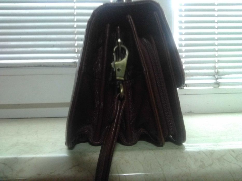 Барсетка кожаная с ключем в отличном состоянии