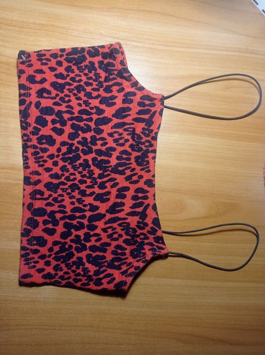 Топ леопард в червоному кольорі