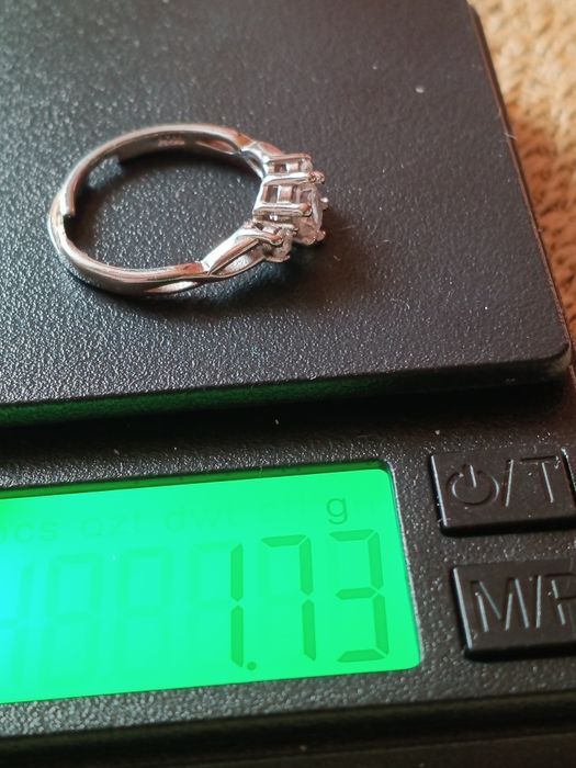 Sprzedam srebrny pierścionek 925