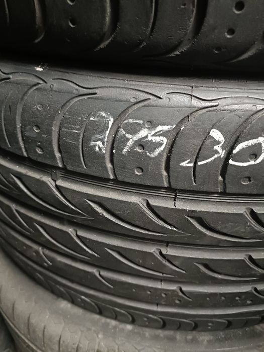 Pneus  295/30/22