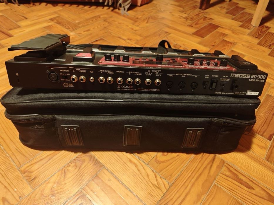 BOSS RC-300 Loop Station with bag