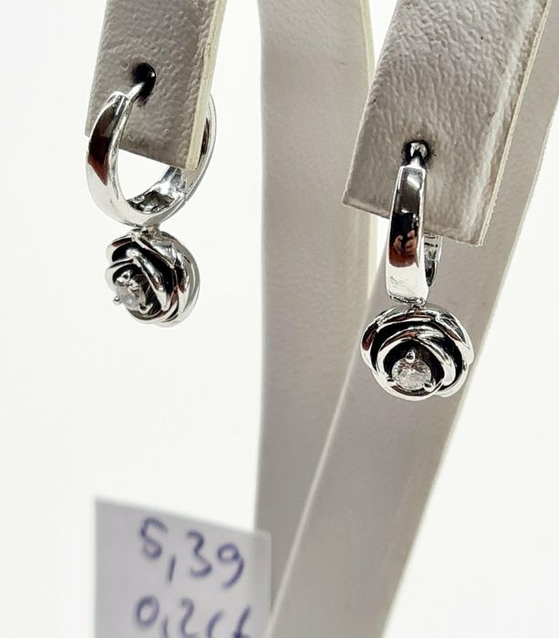 Продам золотые серьги и кольцо с бриллиантами