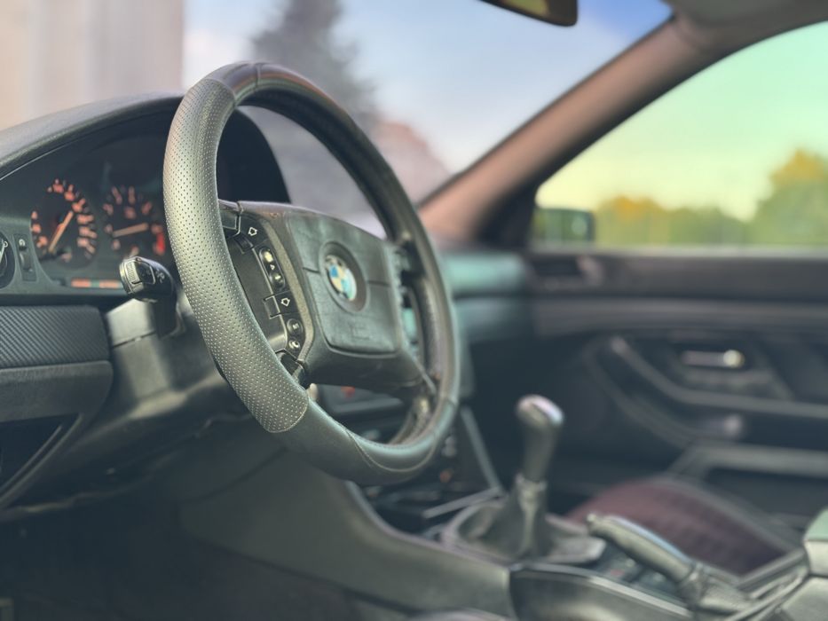Продам BMW E39 528i