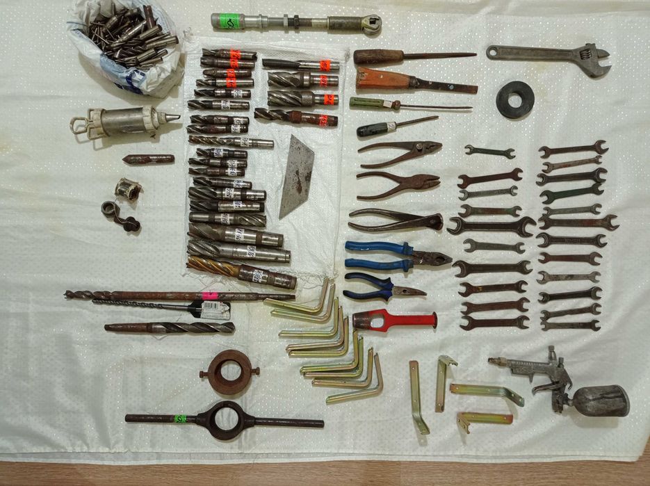 Фреза Свердло Бур Плоскогубці Викрутка Ключ Краскопульт