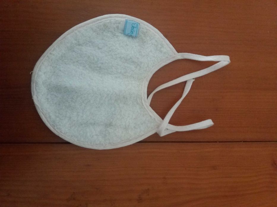 Conjunto de três babetes para bébé