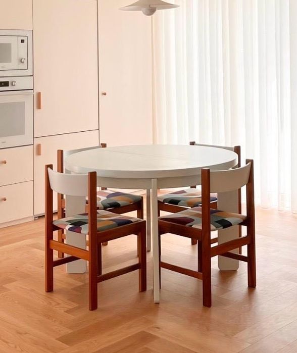 Mesa e cadeiras Olaio