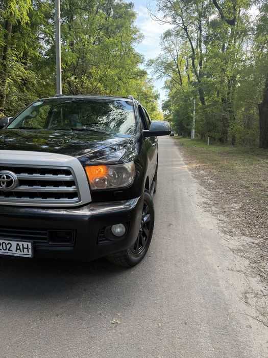 Toyota Sequoia 5.7 V8