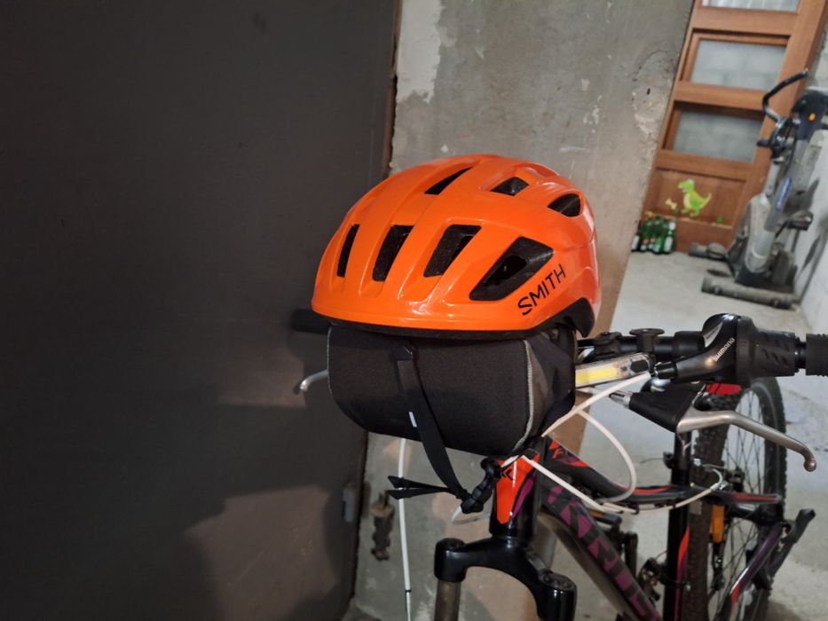 Kask rowerowy.