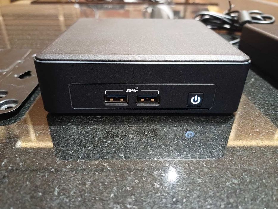 Minikomputer Intel NUC 11TNK, nieużywany