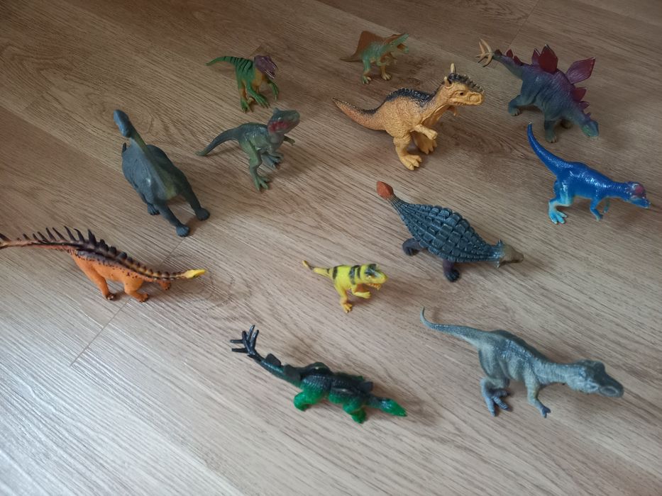 Conjunto de 12 dinossauros