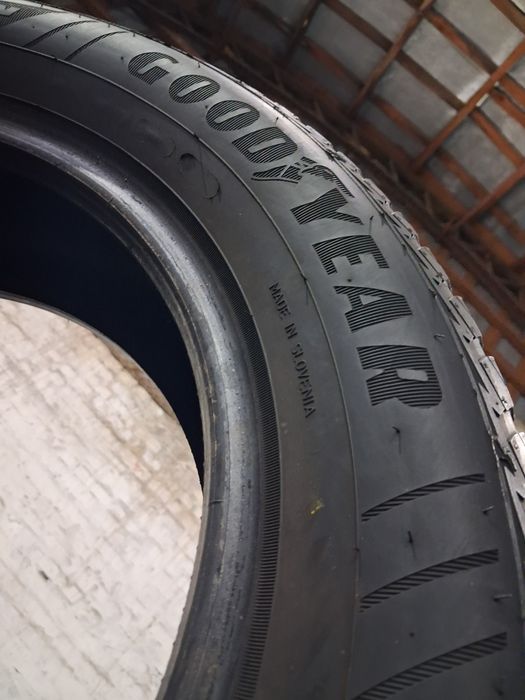 Шини б/у всесезонные 215/60-16 Goodyaer 4 seasons 2gen
