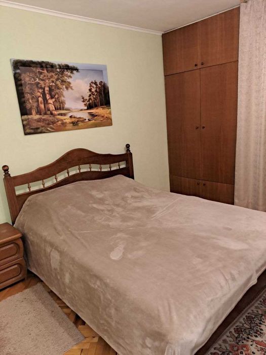 Здається світла та затишна квартира в будинку-шоколадці на Антоновича.