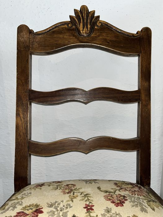 Par de cadeiras antigas