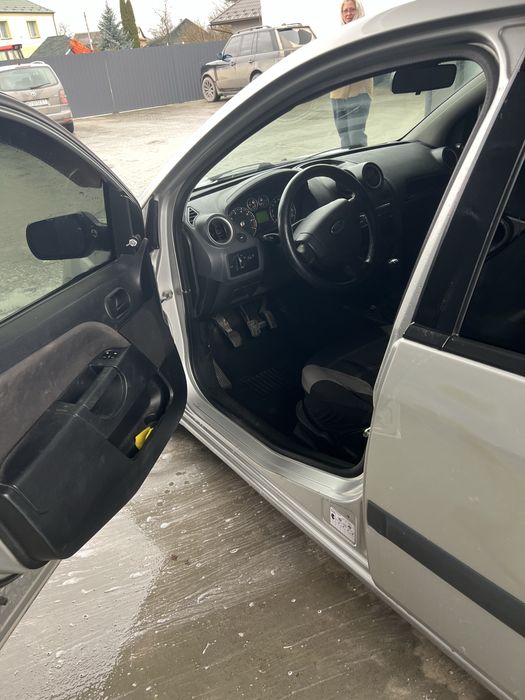 Форд фієста 2007 року 1,25 газ/бензин