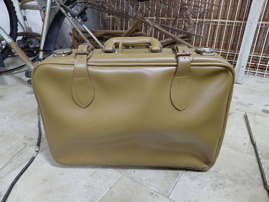 Malote antigo no estado real que se encontra nas fotos