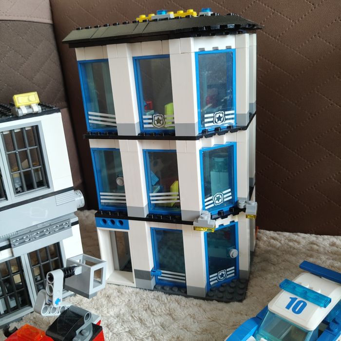 Lego 60141, Поліцейський відділок, оригінал