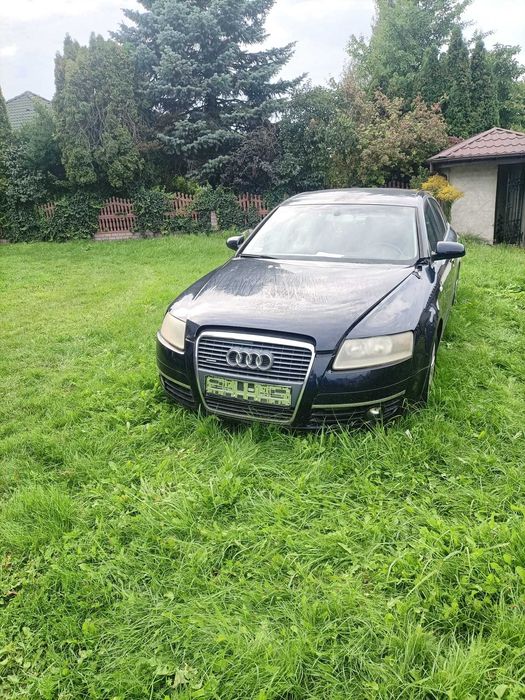 Audi a6 sedan z 2004 roku