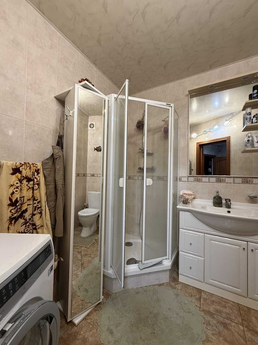 Продаж 4к квартири з євроремонтом та меблями Виноградар Порика 7А