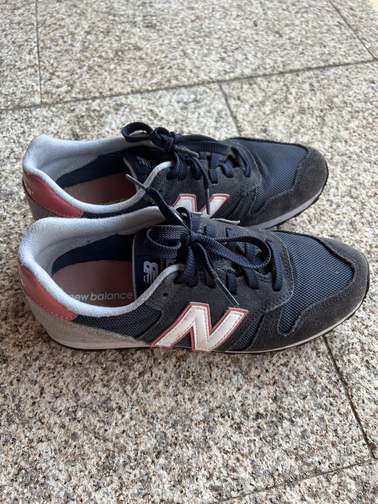 New balance 373 top azul marinho e rosa