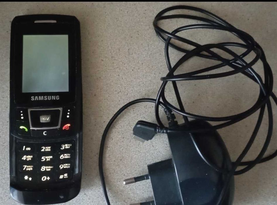 Телефон кнопочный Самсунг