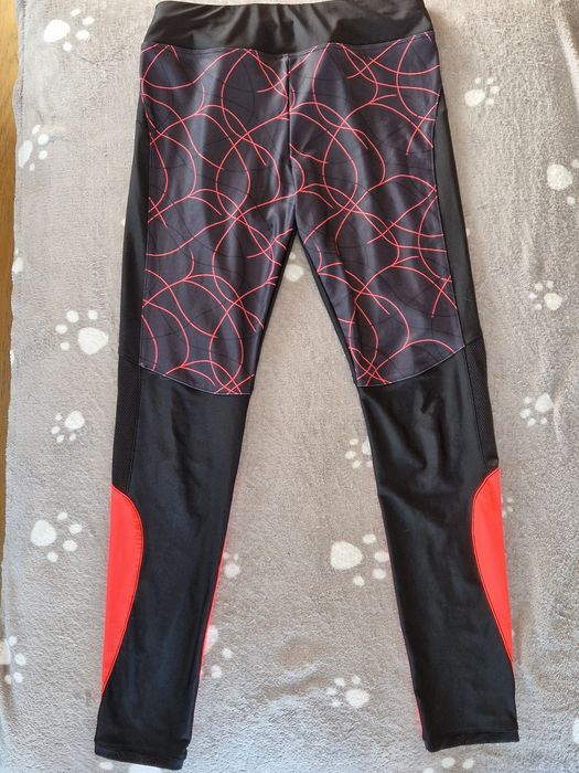 Dziewczęcy strój sportowy