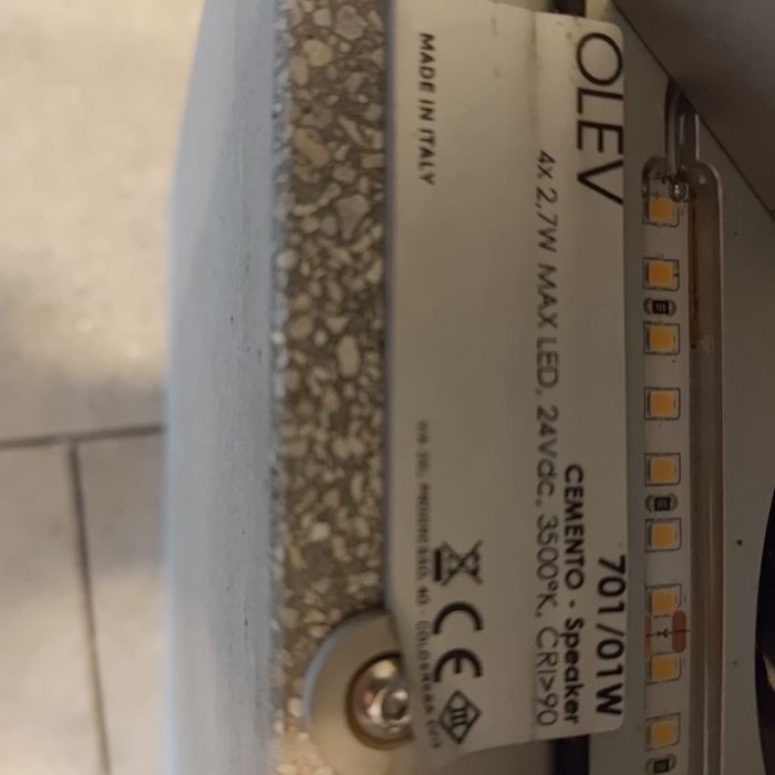 Lampa ogrodowa z głośnikiem