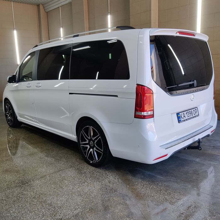 Мерседес v300 2019 року AMG