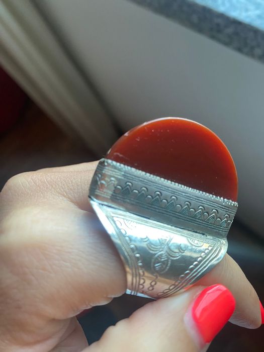 Anel em aço com pedra castanha