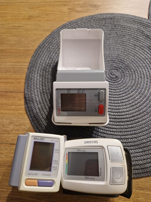 Zestaw cisnieniomierzy na nadgarstek  PRL.