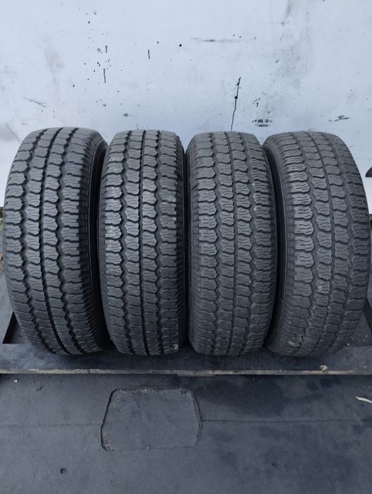 Продам шини 225/70R15C
