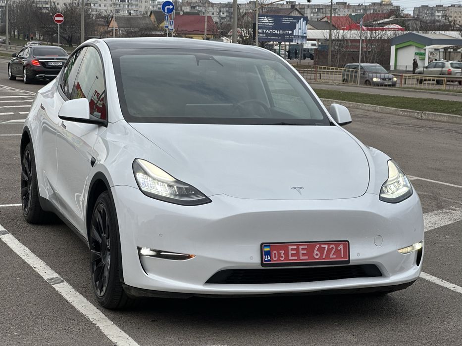 Продам tesla model Y performance